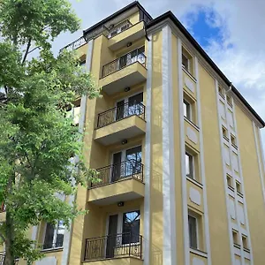 Coop Apartments, Apartment
