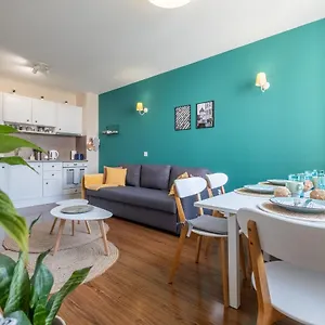 Oasis: Stylish Retreat In The Heart Of Apartment